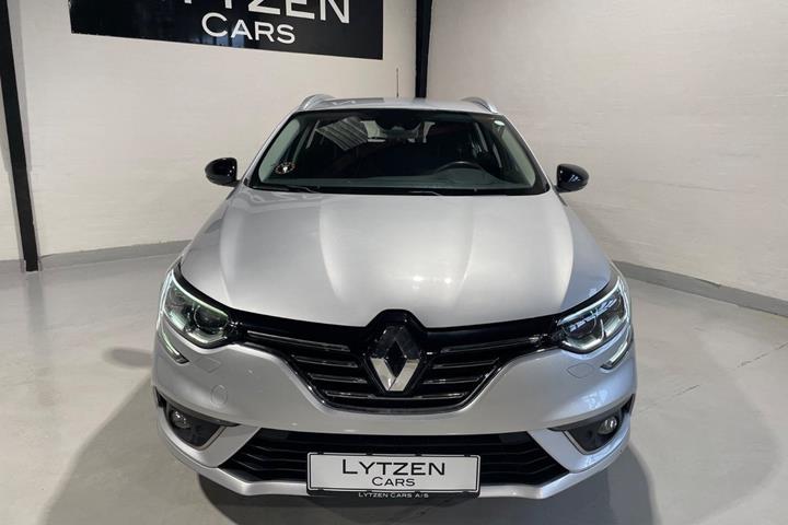 Sølv Renault Megane IV fra 2019
