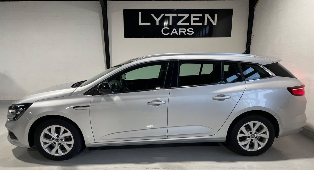 Sølv Renault Megane IV fra 2019