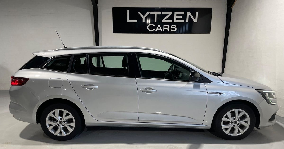 Sølv Renault Megane IV fra 2019