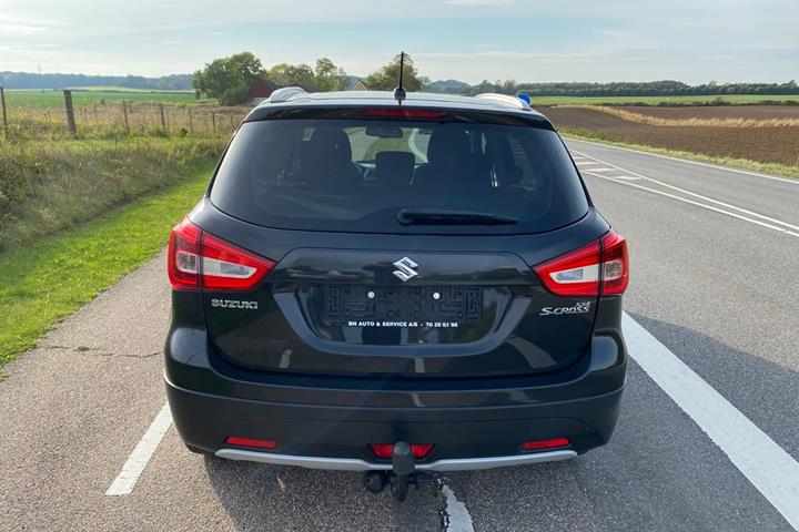 Sort Suzuki S-Cross fra 2016
