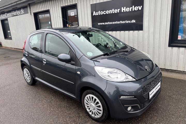 Grå Peugeot 107 fra 2012