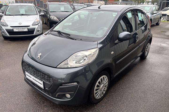 Grå Peugeot 107 fra 2012