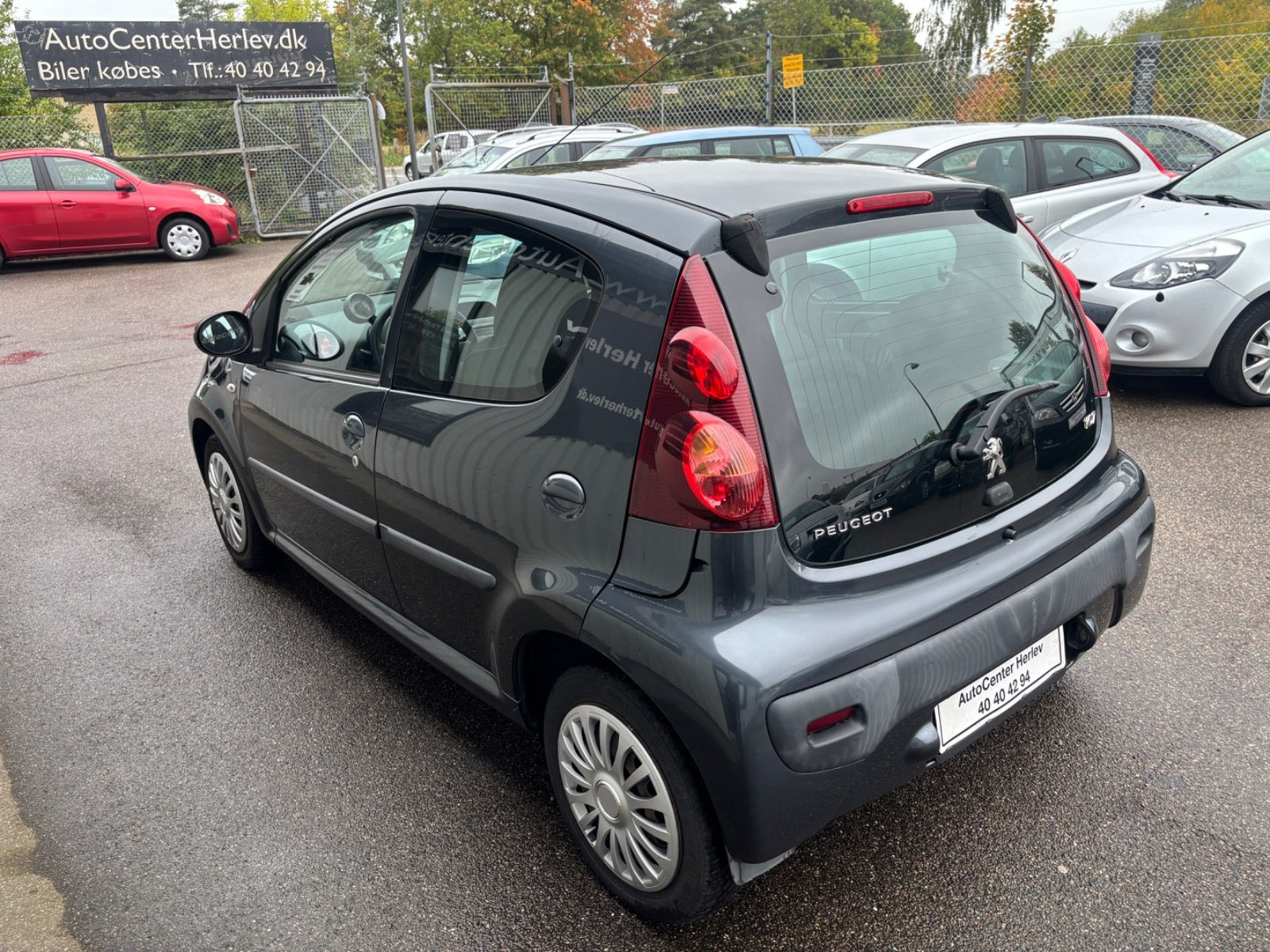 Grå Peugeot 107 fra 2012