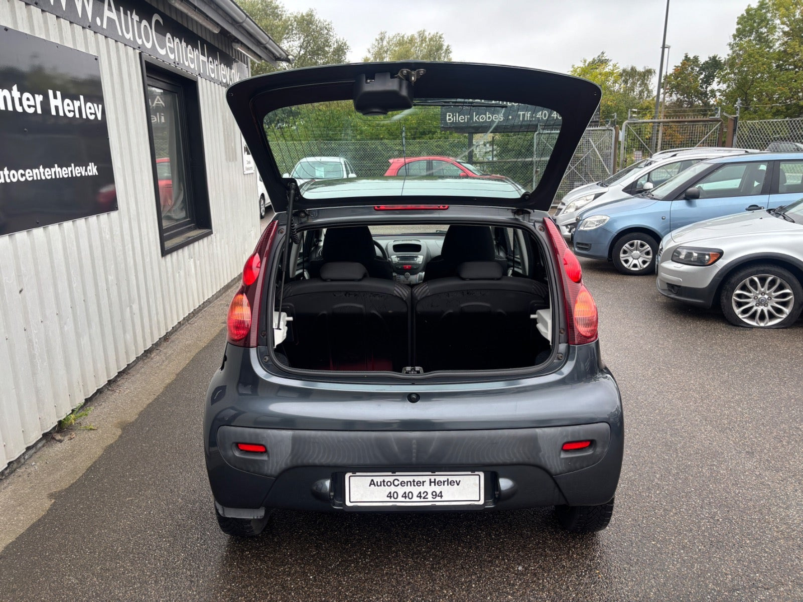 Grå Peugeot 107 fra 2012