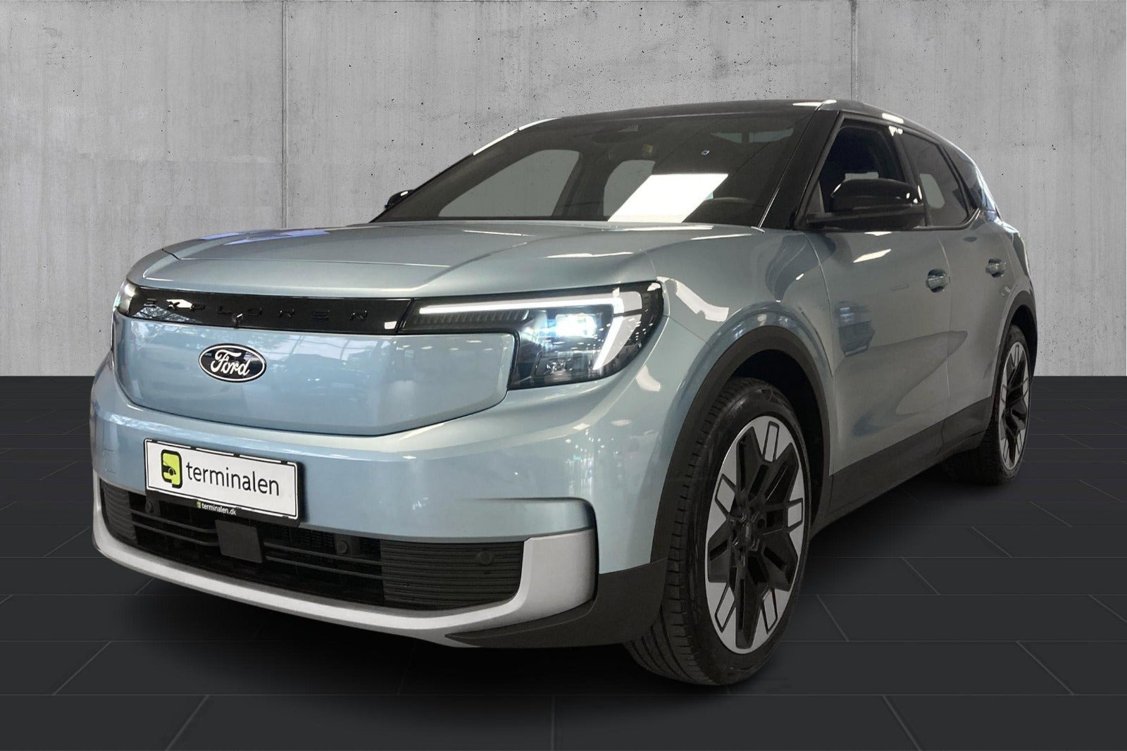 Ford Explorer 77 Premium Extended Range