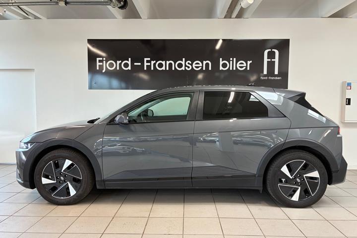 Grå Hyundai Ioniq 5 fra 2025