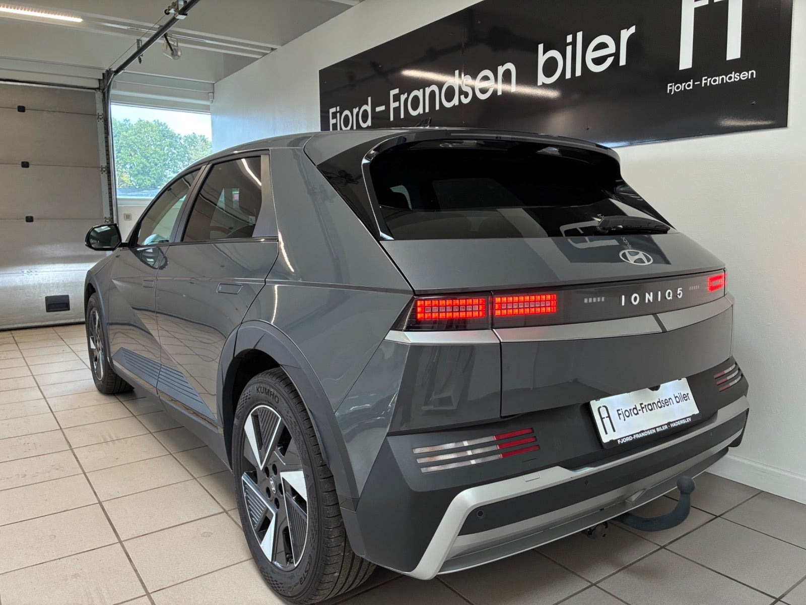 Grå Hyundai Ioniq 5 fra 2025