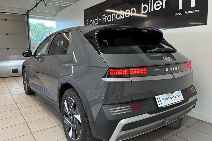 Grå Hyundai Ioniq 5 fra 2025