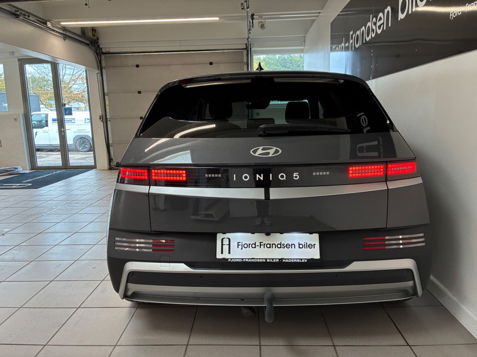 Grå Hyundai Ioniq 5 fra 2025
