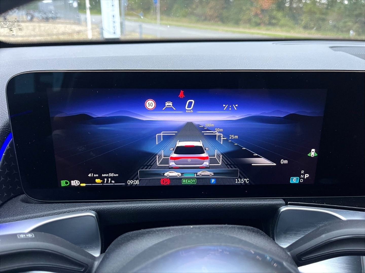 Hvid Mercedes EQB250+ fra 2025