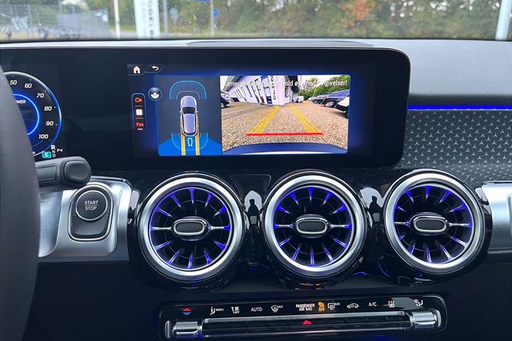 Hvid Mercedes EQB250+ fra 2025