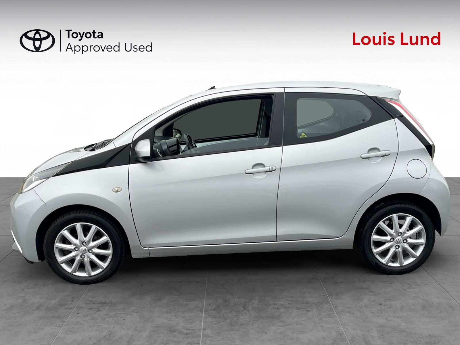 Grå Toyota Aygo fra 2016