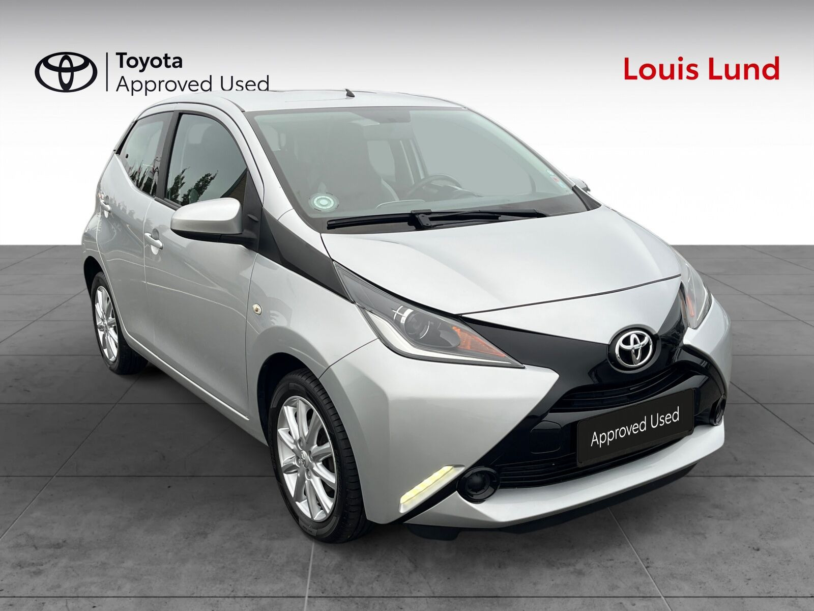 Grå Toyota Aygo fra 2016