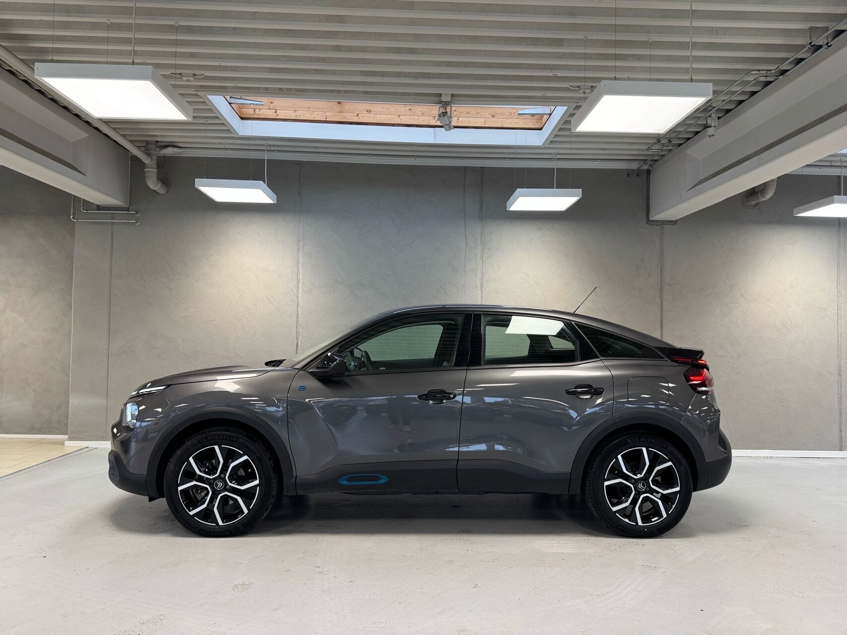 Grå Citroën ë-C4 fra 2022