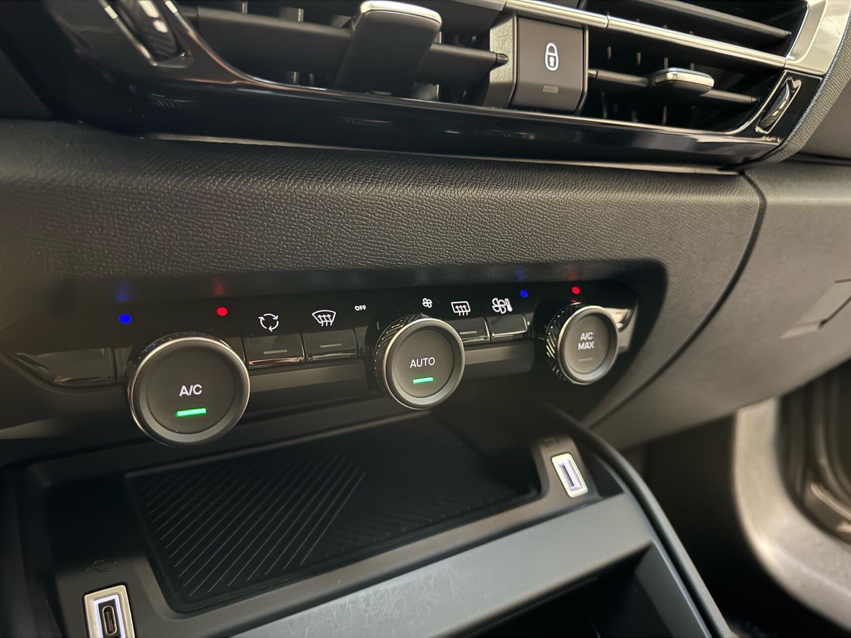Grå Citroën ë-C4 fra 2022