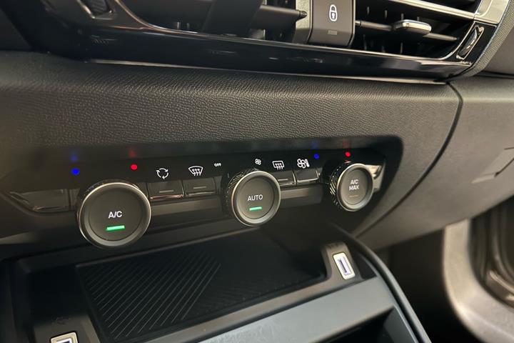 Grå Citroën ë-C4 fra 2022