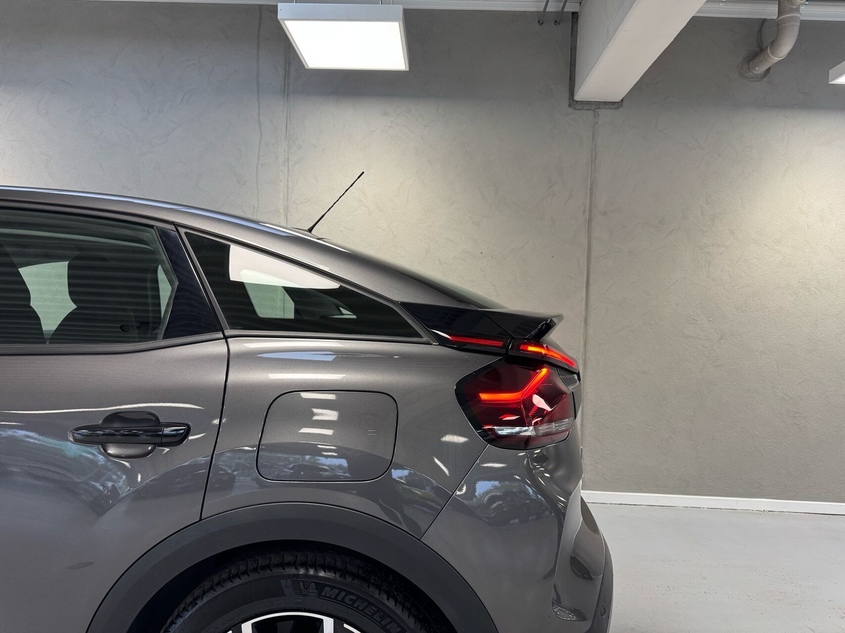 Grå Citroën ë-C4 fra 2022