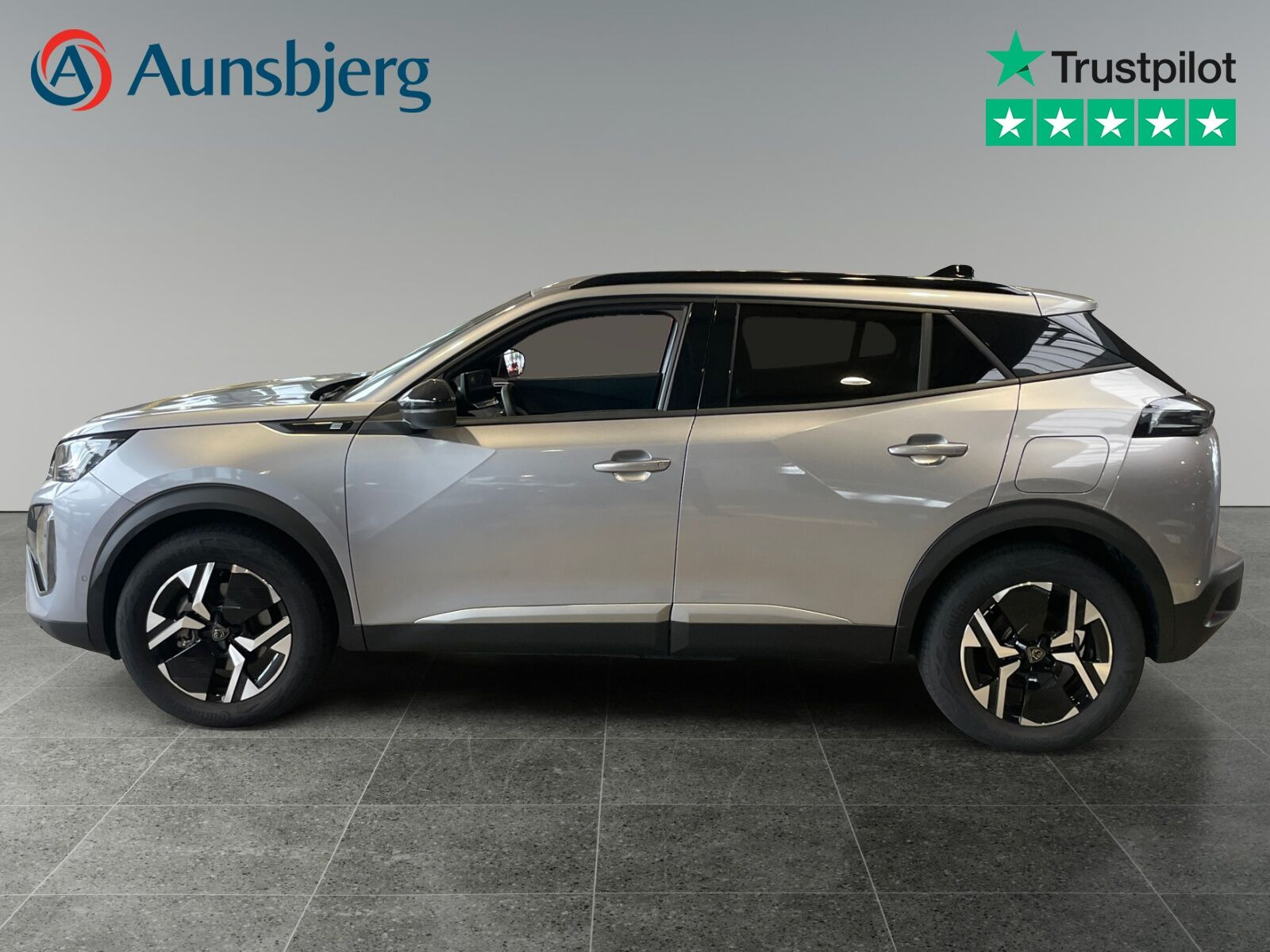 Grå Peugeot e-2008 fra 2025