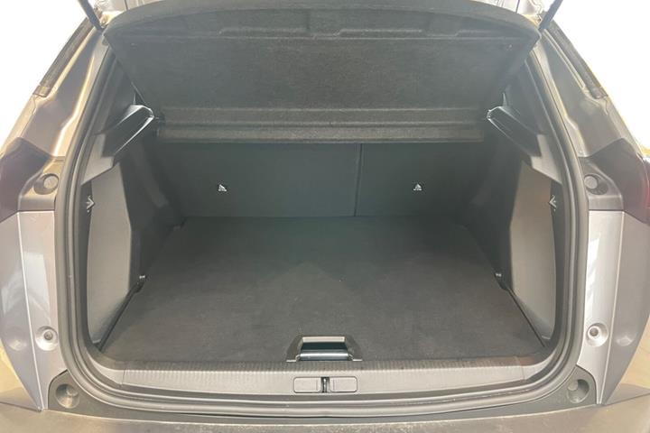 Grå Peugeot e-2008 fra 2025