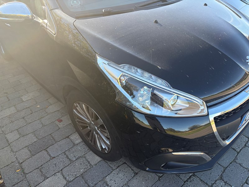 Peugeot 208 BlueHDi 100 5D