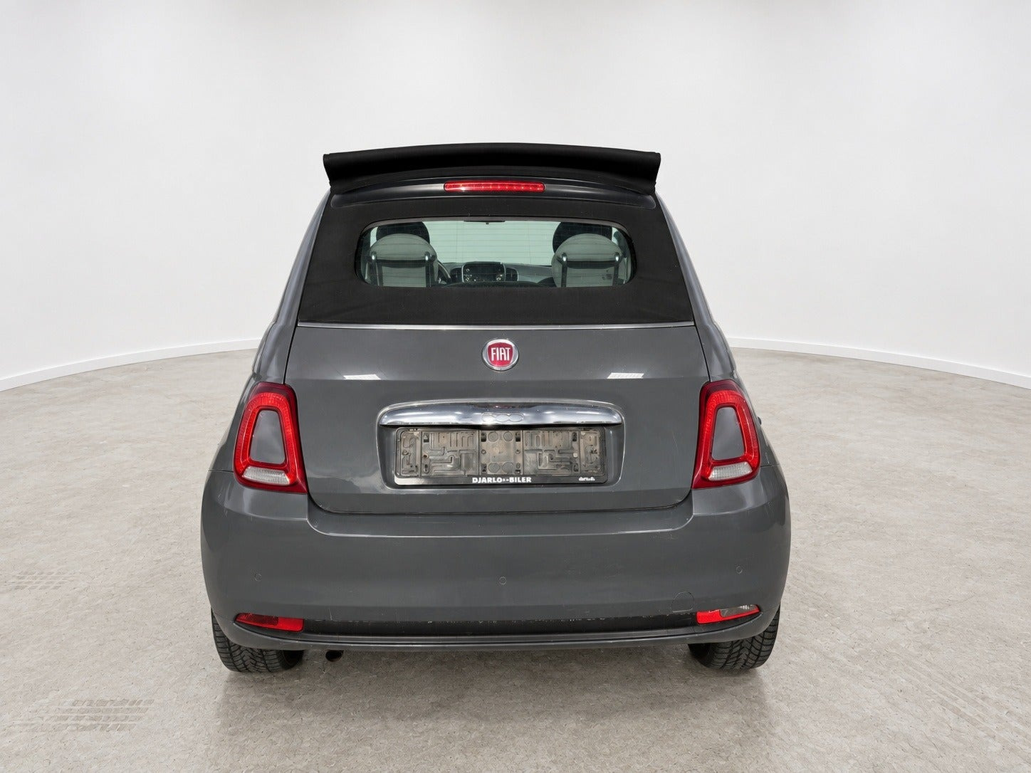 Grå Fiat 500C fra 2015