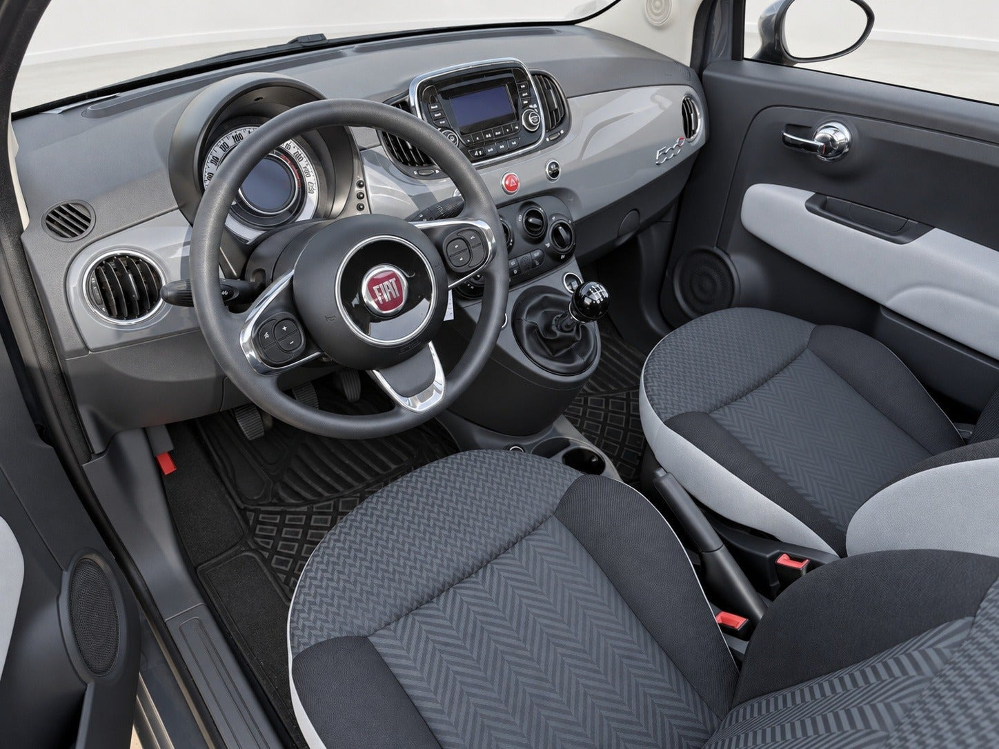 Grå Fiat 500C fra 2015