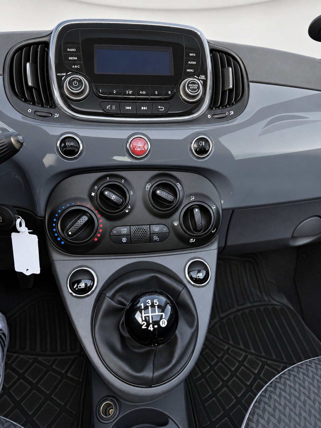Grå Fiat 500C fra 2015