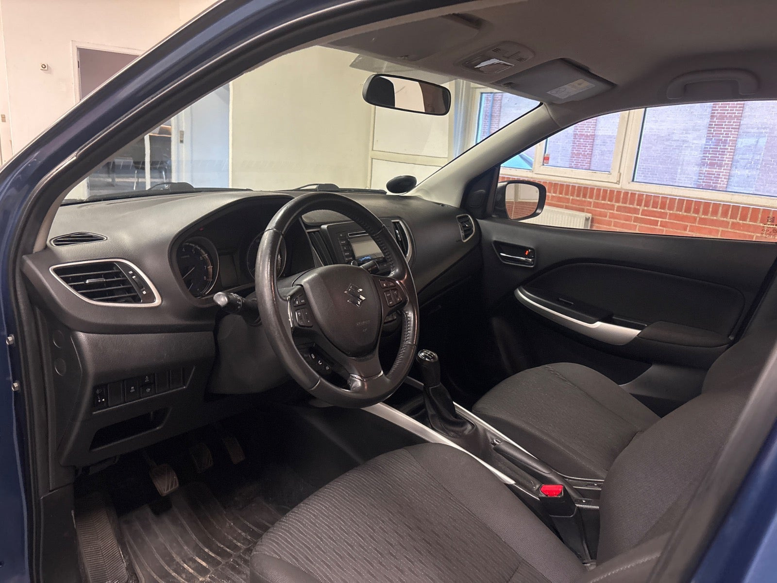 Blå Suzuki Baleno fra 2016