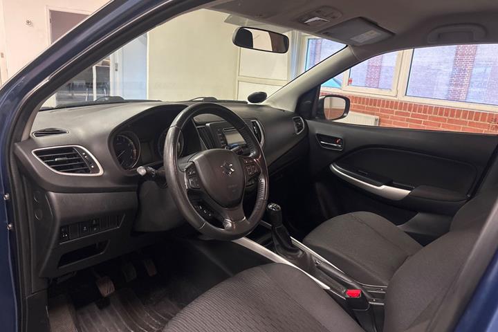 Blå Suzuki Baleno fra 2016