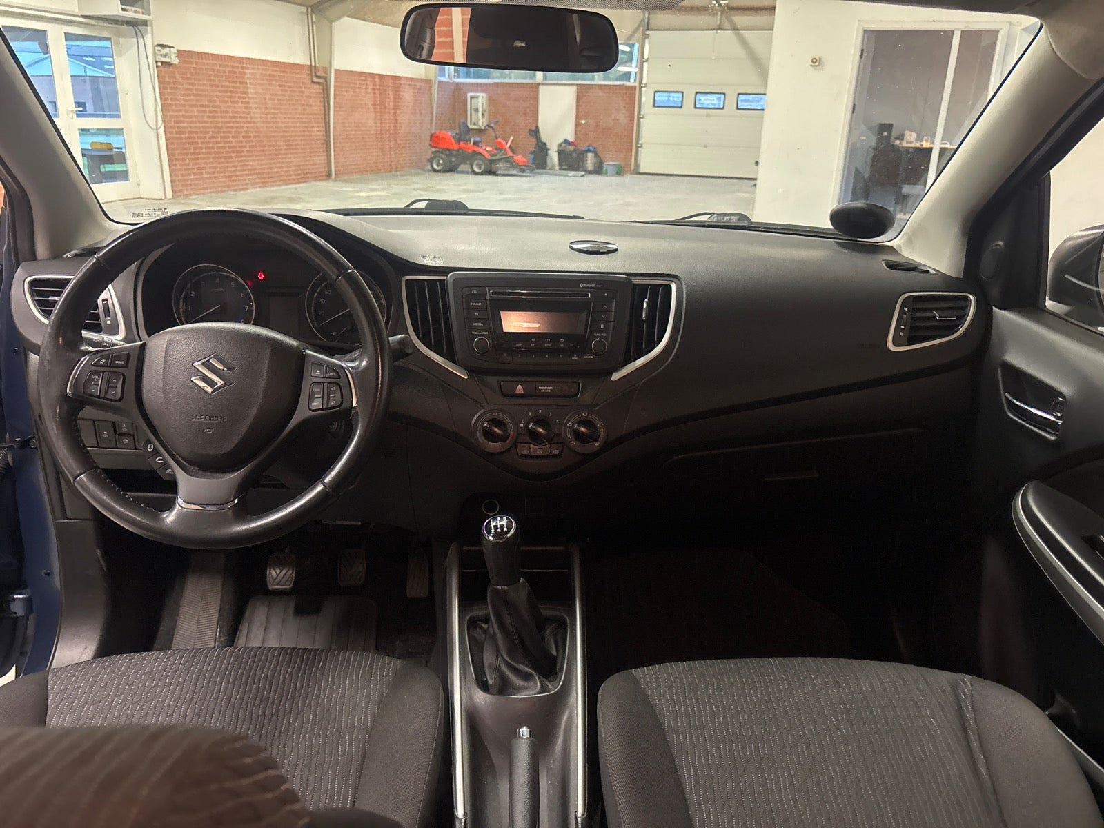 Blå Suzuki Baleno fra 2016