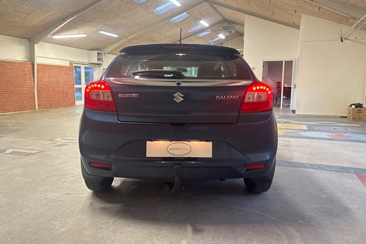 Blå Suzuki Baleno fra 2016