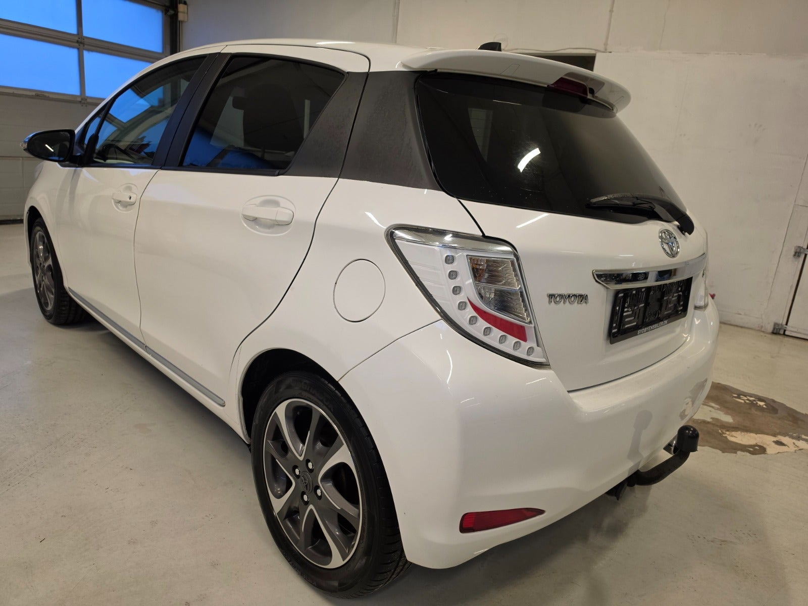Hvid Toyota Yaris fra 2011