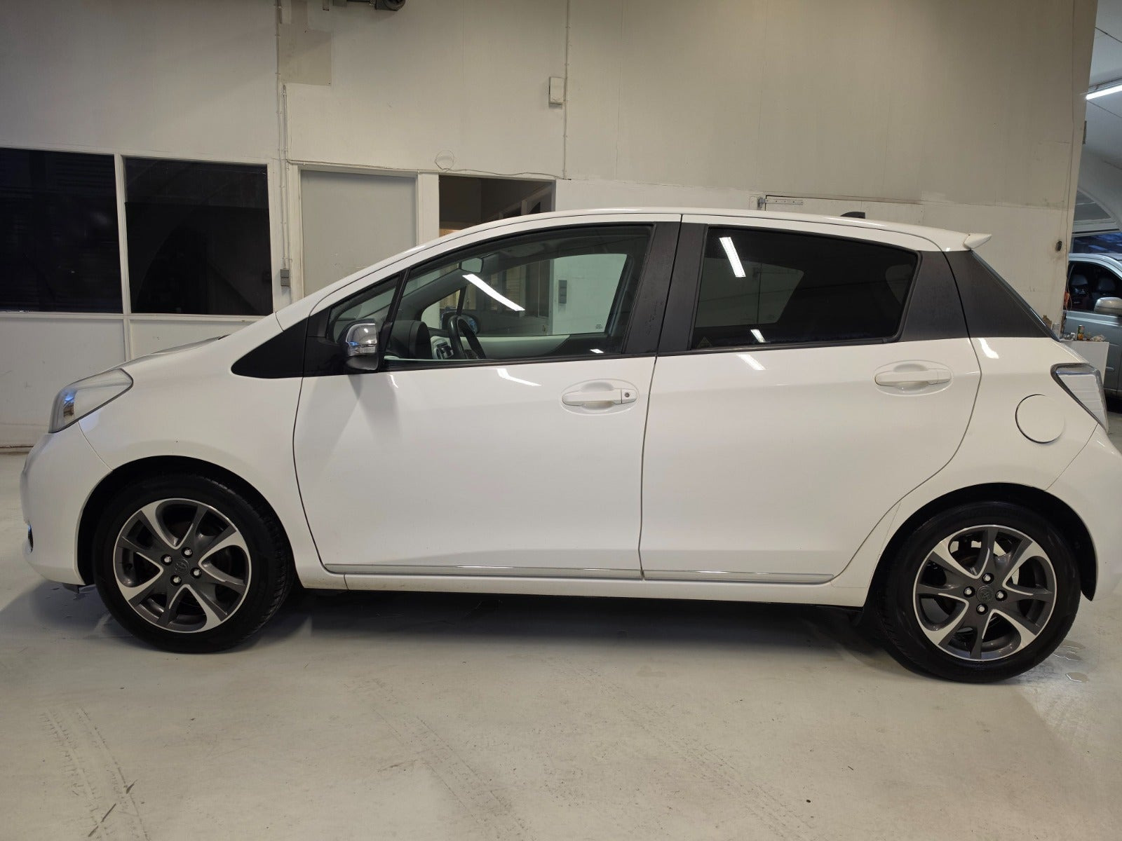 Hvid Toyota Yaris fra 2011