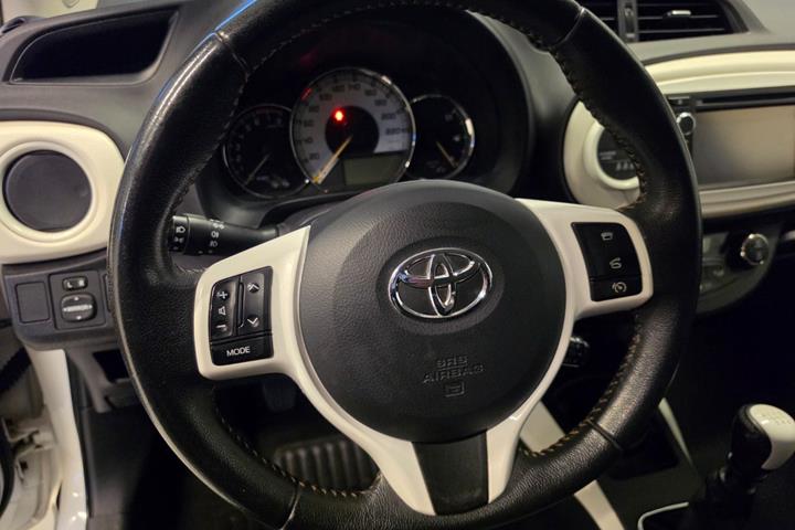 Hvid Toyota Yaris fra 2011