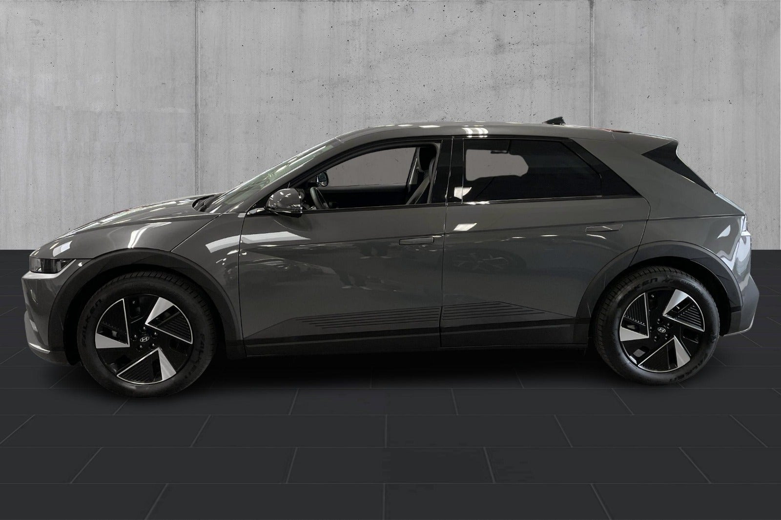 Grå Hyundai Ioniq 5 fra 2025