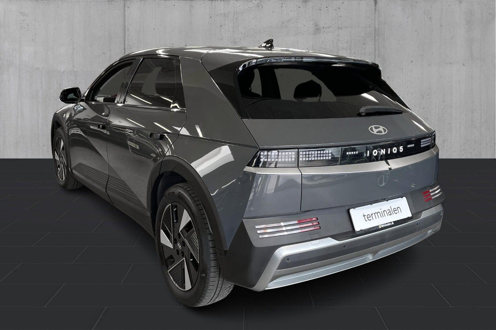 Grå Hyundai Ioniq 5 fra 2025