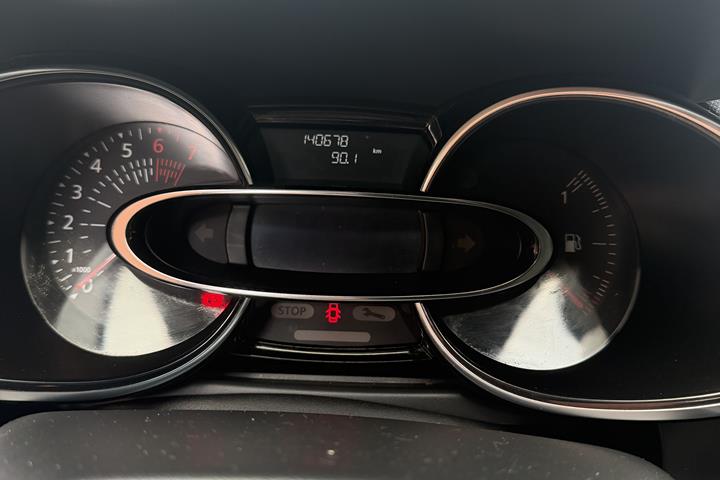 Grå Renault Clio IV fra 2019