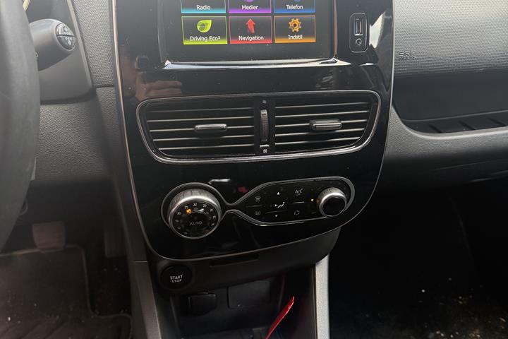 Grå Renault Clio IV fra 2019
