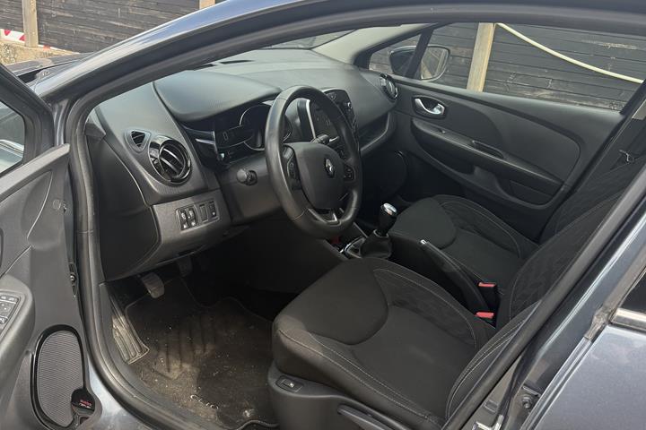 Grå Renault Clio IV fra 2019