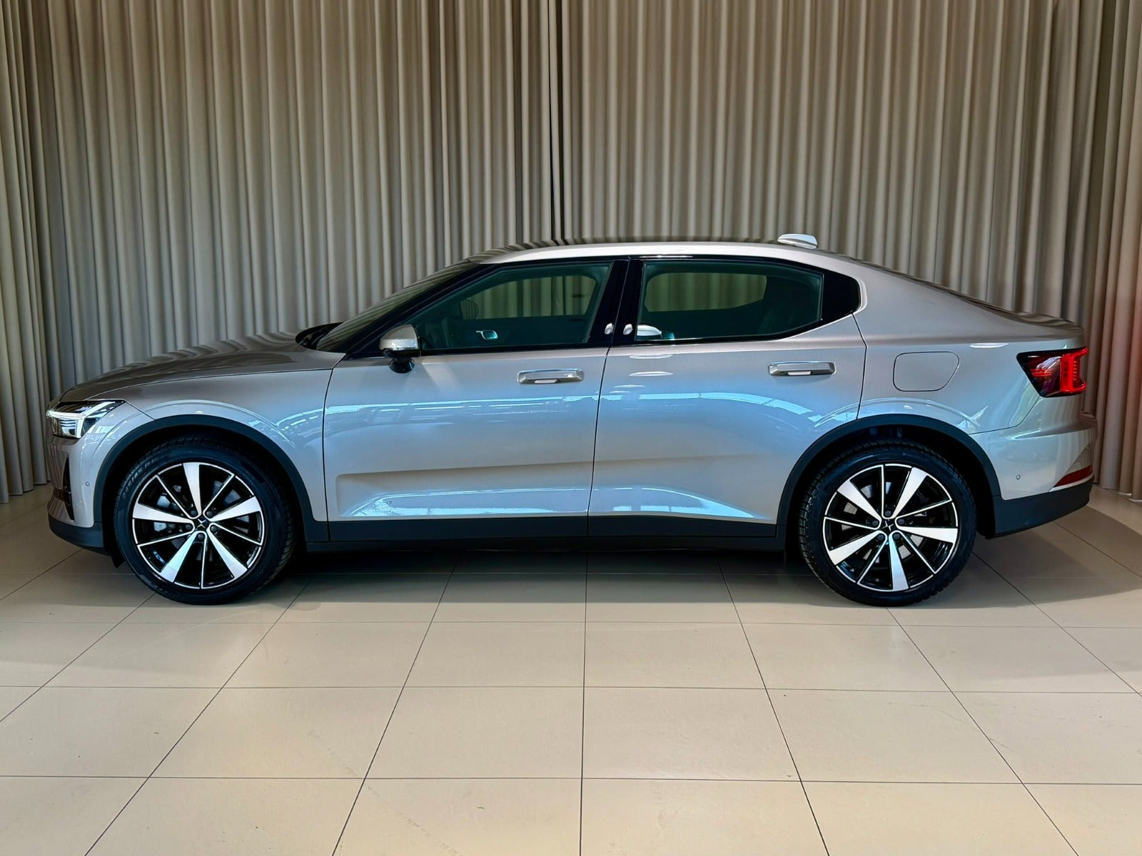 Grå Polestar 2 fra 2021