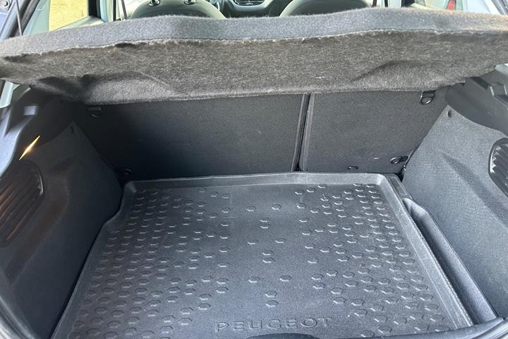 undefined Peugeot 208 fra 2018