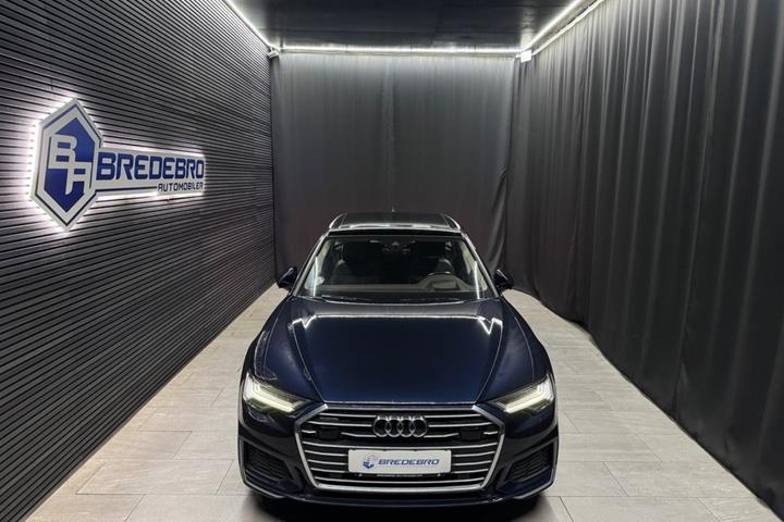 Blå Audi A6 fra 2018