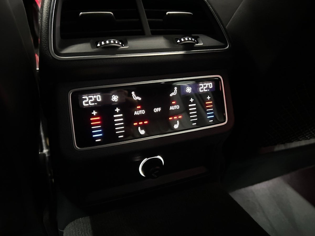Blå Audi A6 fra 2018