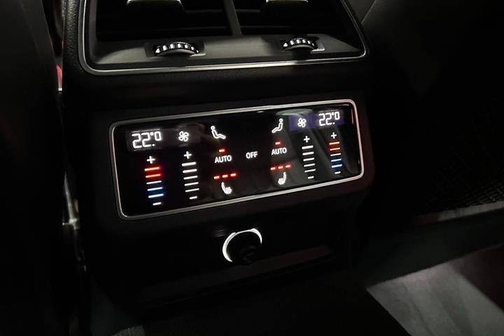 Blå Audi A6 fra 2018