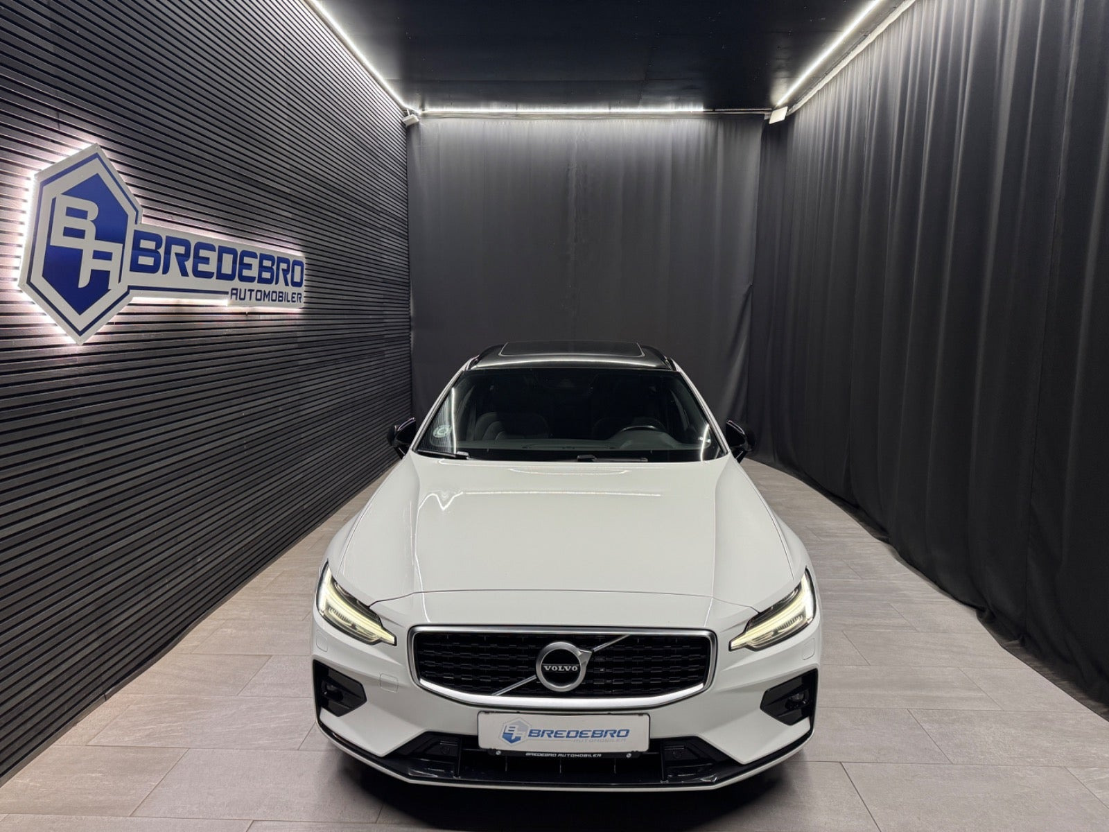 Hvid Volvo V60 fra 2019