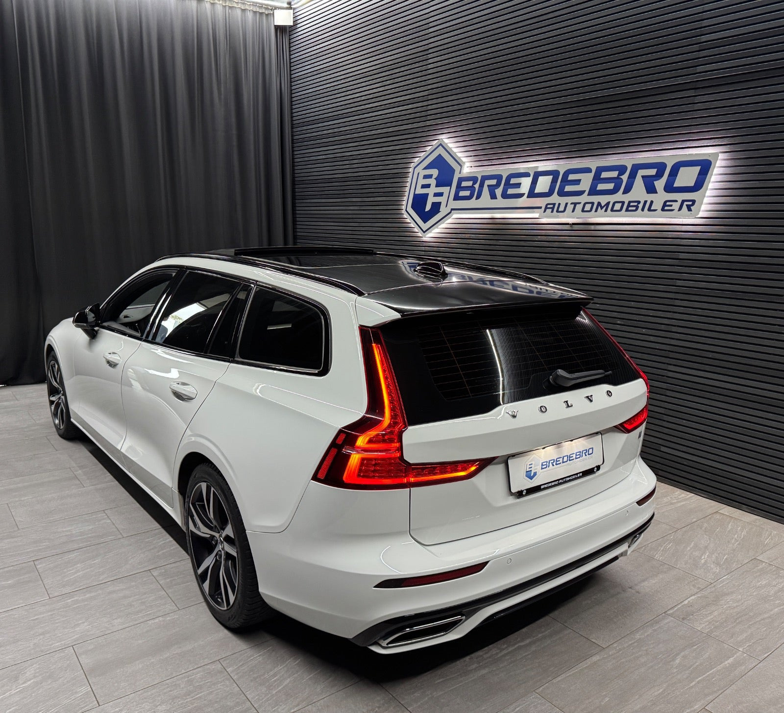 Hvid Volvo V60 fra 2019