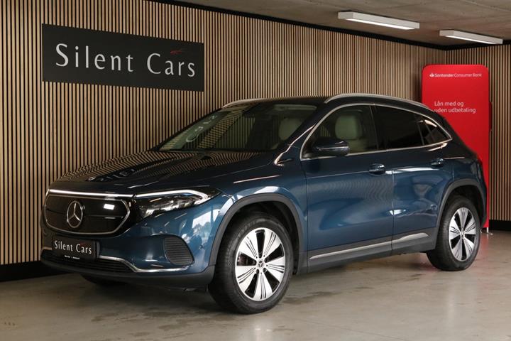 Blå Mercedes EQA250 fra 2021