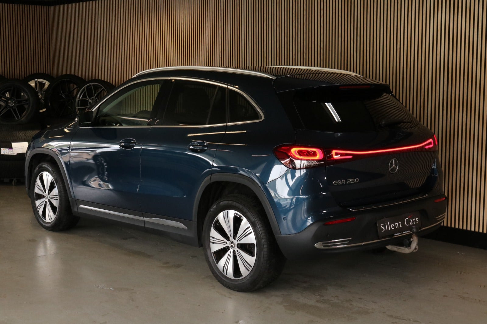 Blå Mercedes EQA250 fra 2021