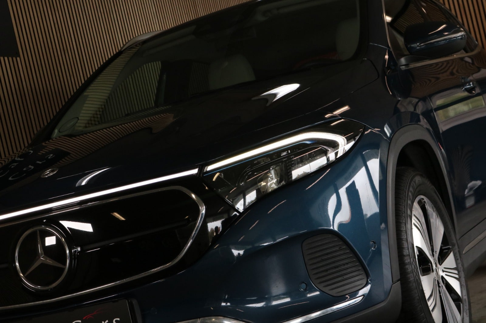 Blå Mercedes EQA250 fra 2021