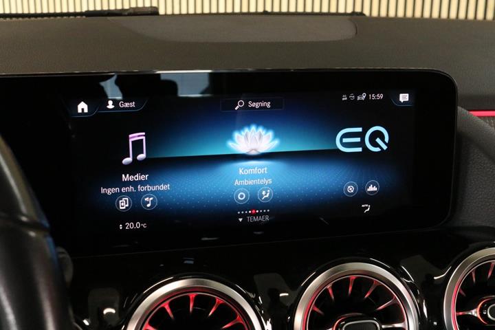 Blå Mercedes EQA250 fra 2021